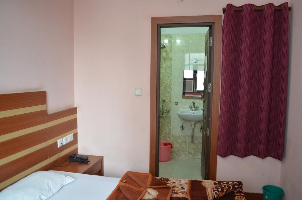 Hotel S B Inn New Delhi Exterior photo