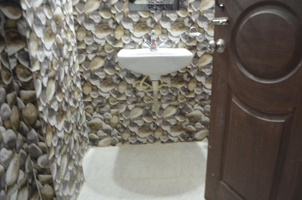 Hotel S B Inn New Delhi Exterior photo