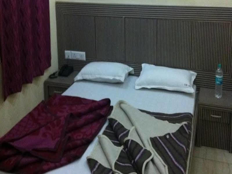 Hotel S B Inn New Delhi Exterior photo
