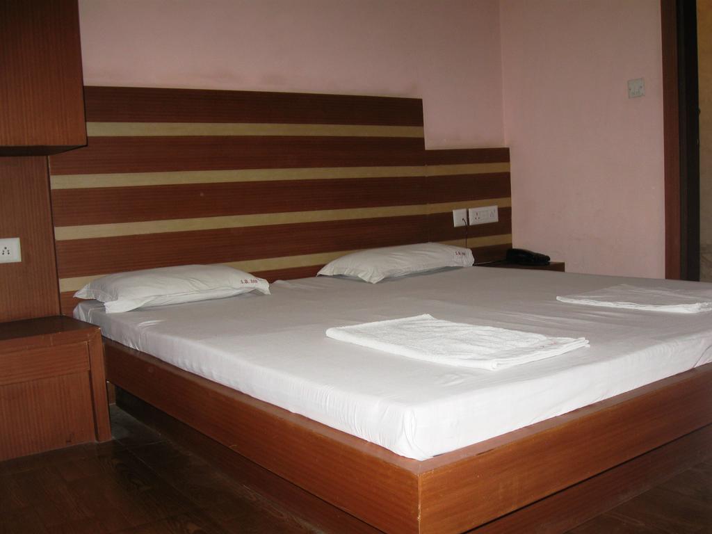 Hotel S B Inn New Delhi Exterior photo