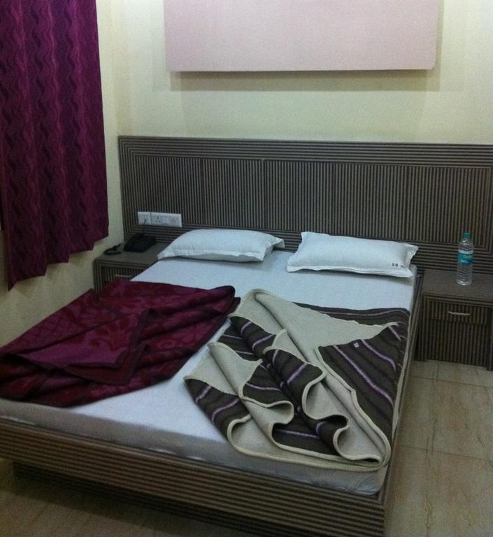Hotel S B Inn New Delhi Exterior photo
