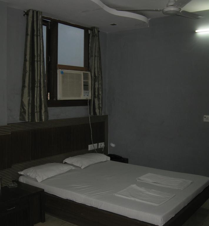 Hotel S B Inn New Delhi Exterior photo