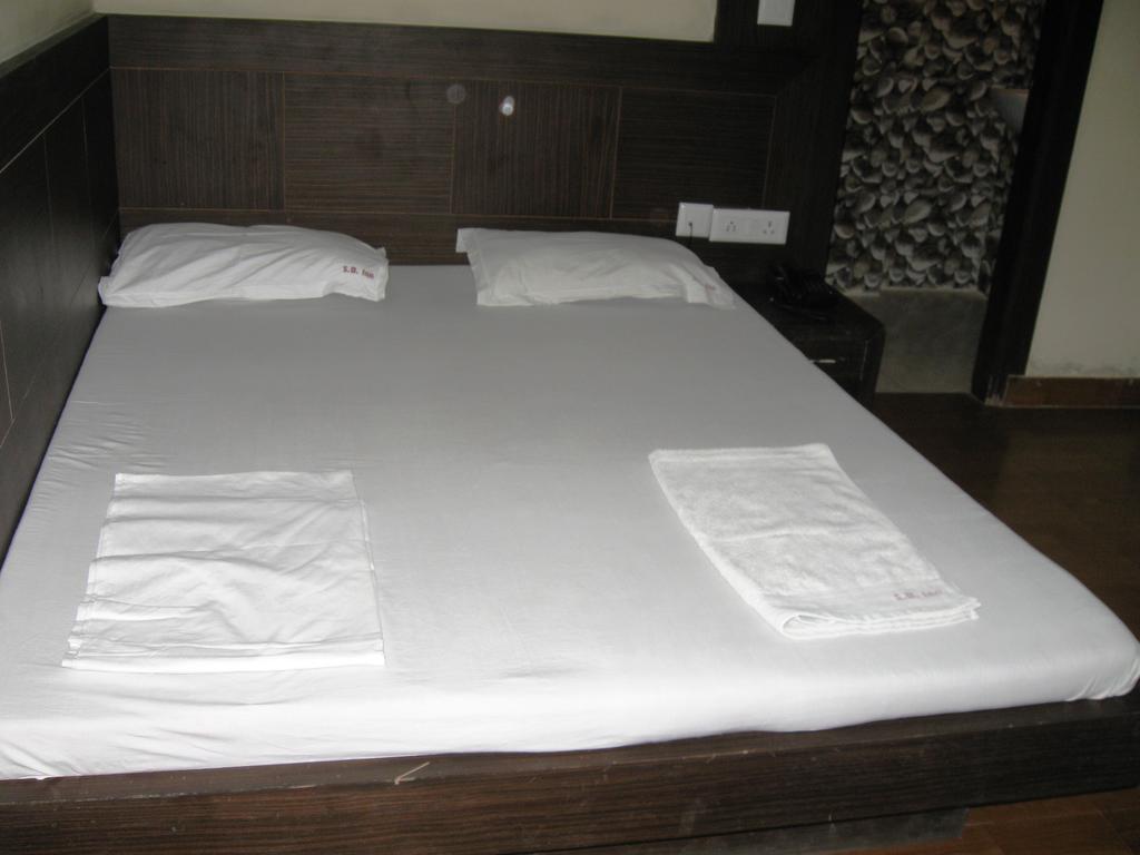 Hotel S B Inn New Delhi Room photo