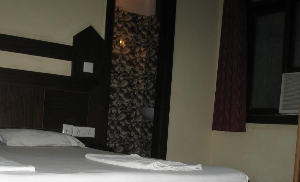 Hotel S B Inn New Delhi Room photo